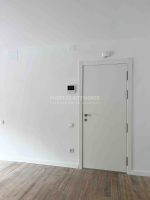 Puerta exterior con 4 lineas horizontales fresadas - Imagen 10