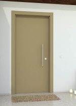 Puerta de entrada lisa color gris beige