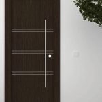 Puerta de entrada con 6 lineas horizontales imitación madera