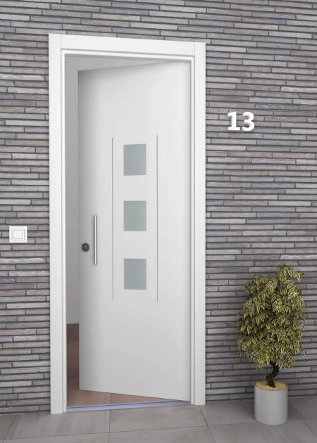 Puerta de entrada de aluminio con tres vidrios y dos rayas verticales color blanco