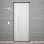 Puerta de entrada con 2 rayas verticales color blanco