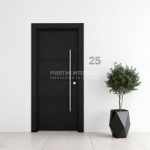 Puerta exterior con 6 lineas horizontales fresadas