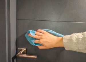 Limpieza puertas interiores de aluminio