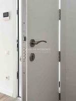Puerta exterior con vidrios decorativos - Imagen 5