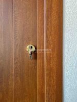 Puerta exterior con 4 lineas verticales fresadas - Imagen 4