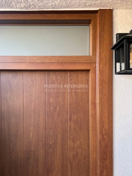 Puerta exterior con 4 lineas verticales fresadas - Imagen 3