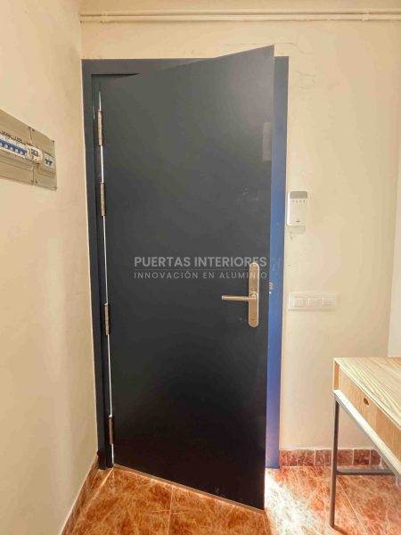 Puerta exterior con duelas - Imagen 5