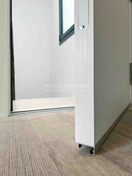 Puerta exterior con vidrios decorativos - Imagen 3