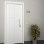 Puerta exterior con una linea vertical y 2 lineas horizontales fresadas