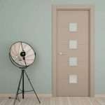 Puerta interior abatible o corredera de ALUMINIO fresada con 4 línias horizontales y 4 vidrios pequeños