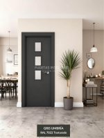 Puerta interior abatible de ALUMINIO con 3 vidrios pequeños