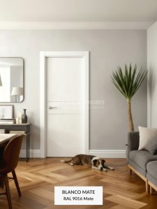 Puerta interior abatible de ALUMINIO fresada con 2 líneas horizontales