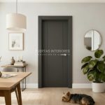 Puerta interior abatible de ALUMINIO fresada con 2 líneas verticales