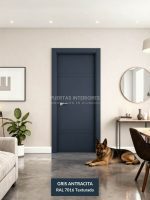 Puerta interior abatible de ALUMINIO fresada con 2 y 2 líneas horizontales