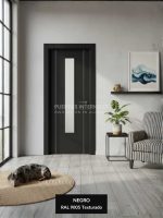 Puerta interior abatible de ALUMINIO con 2 líneas verticales con aluminio color plata y 1 vidrio vertical